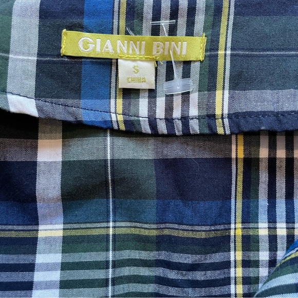 Gianni Bini cotton top size women’s small with statement sleeves. - Picture 3 of 5